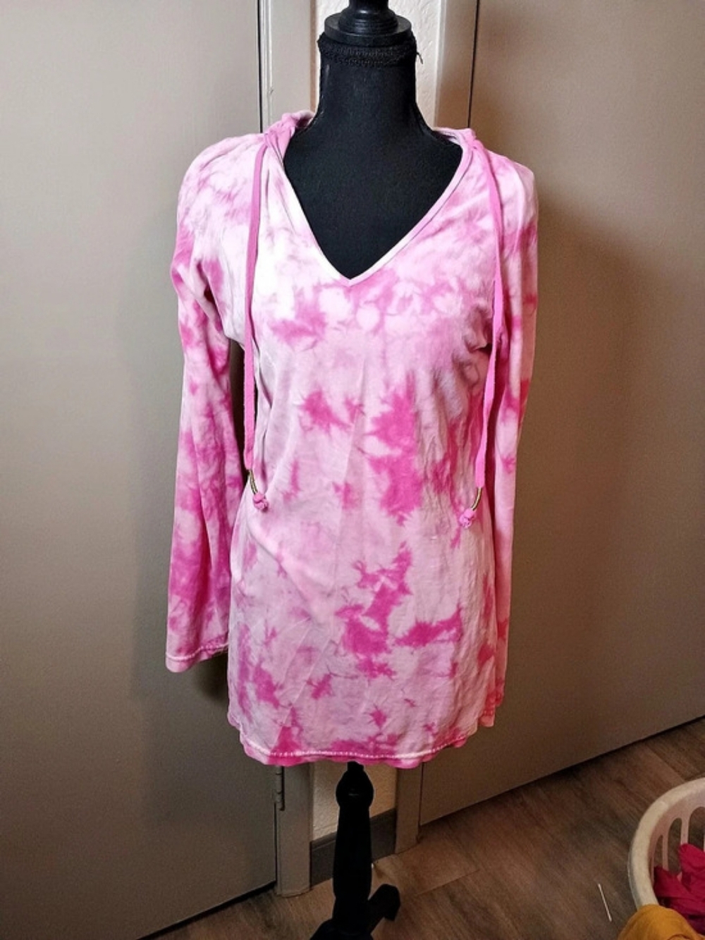 Twisted Heart Pink Tie-Dye Hoodie Size Large